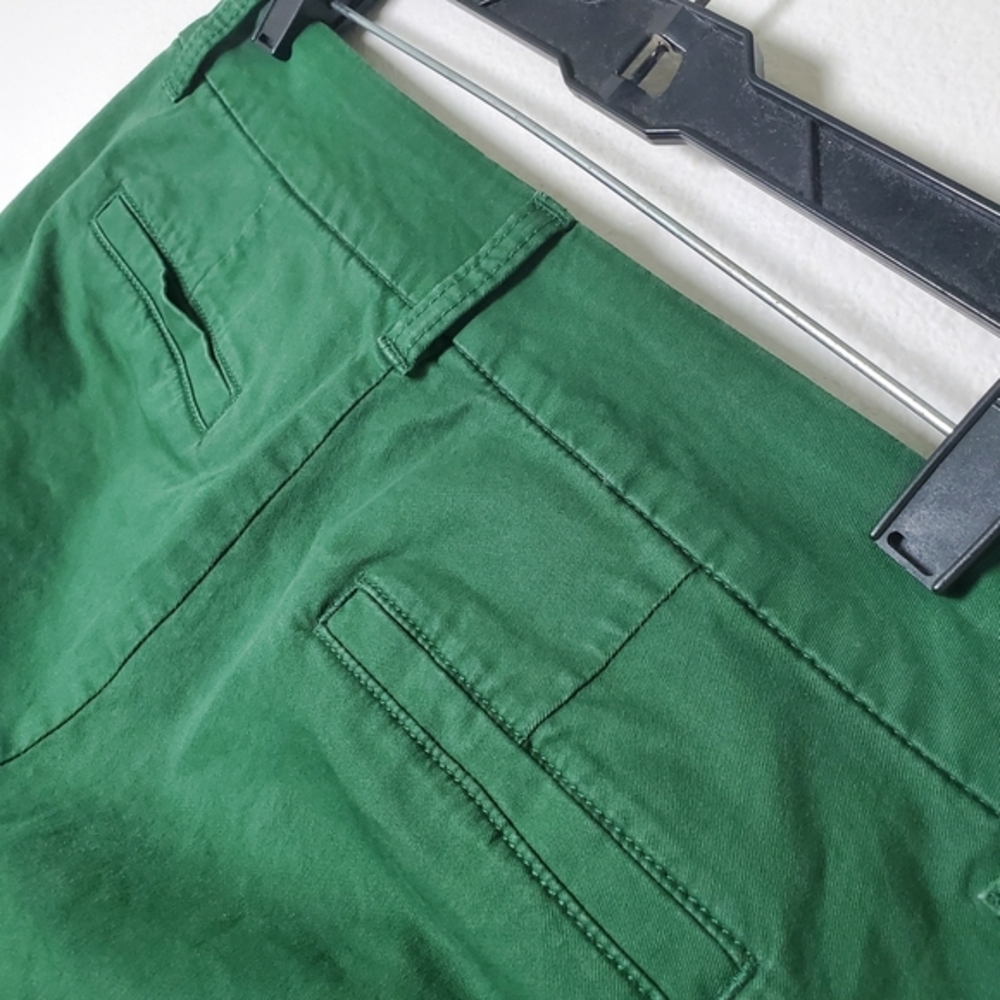 J Crew Women's Green Chino Cotton Shorts with 9‎ Inch Inseam - Picture 8 of 13